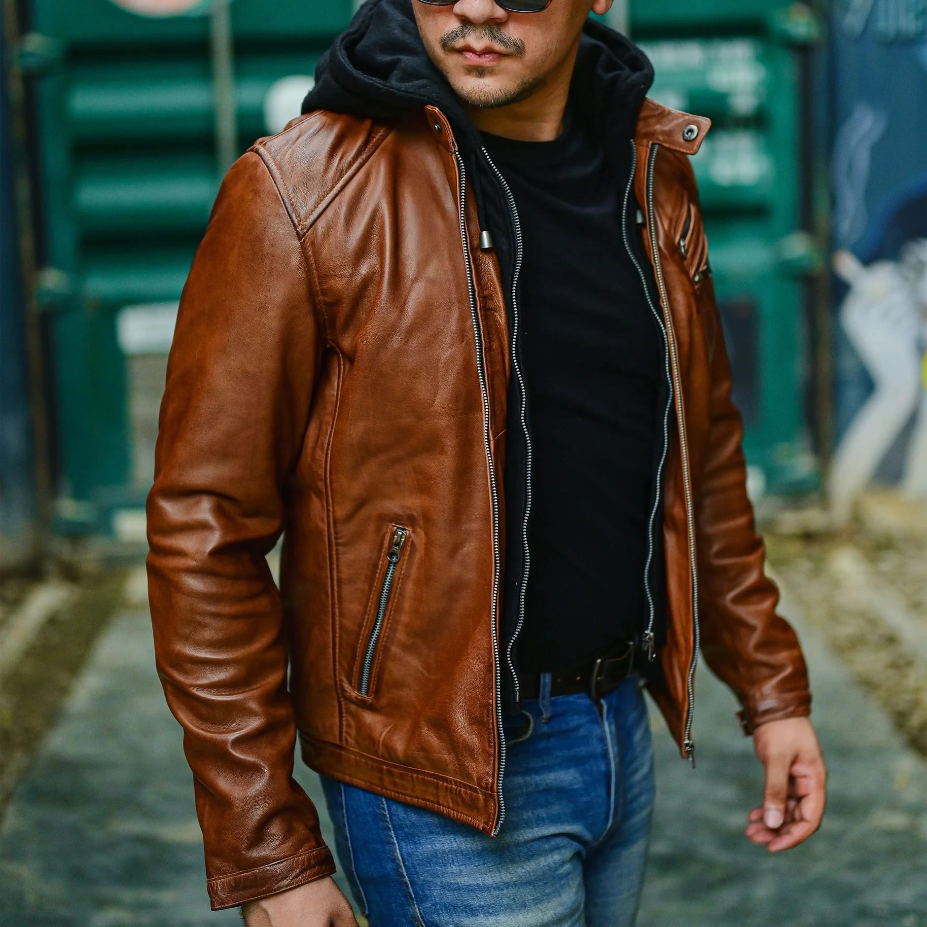 Herren Lederjacke mit Kaschmir kombinieren: Luxuriöse Looks für kühle Tage