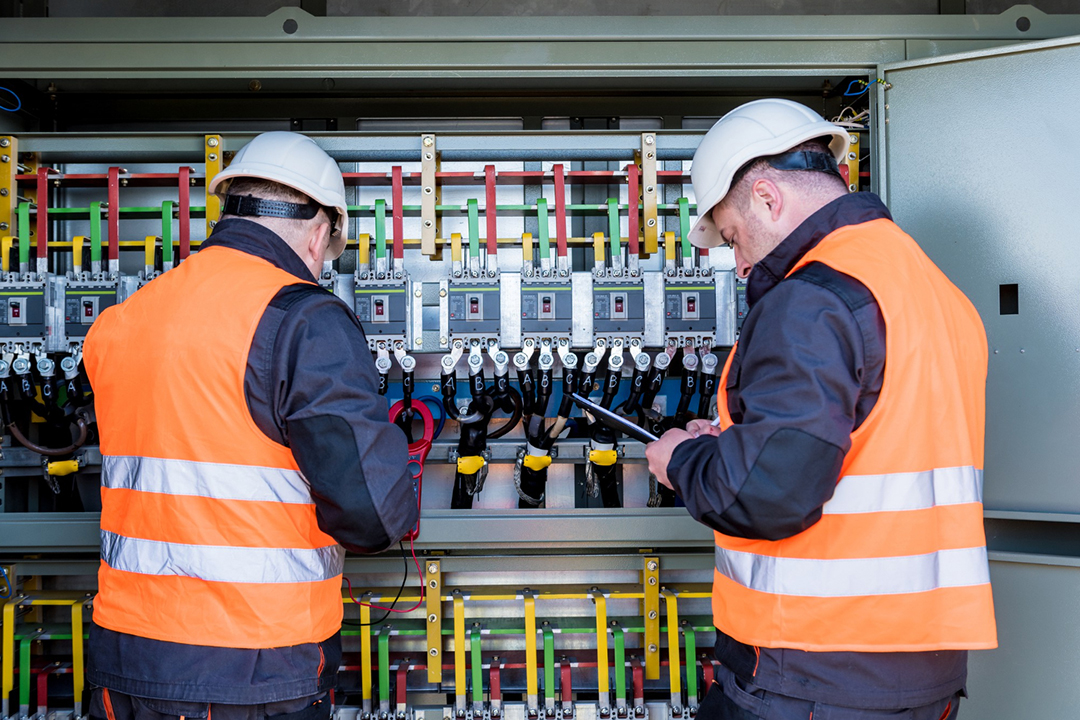Prüfung elektrischer Anlagen: Häufige Mängel und deren Folgen